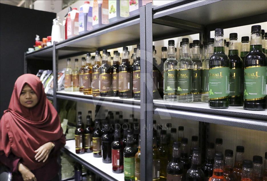 Ketika penjual dan penikmat kopi bersemuka