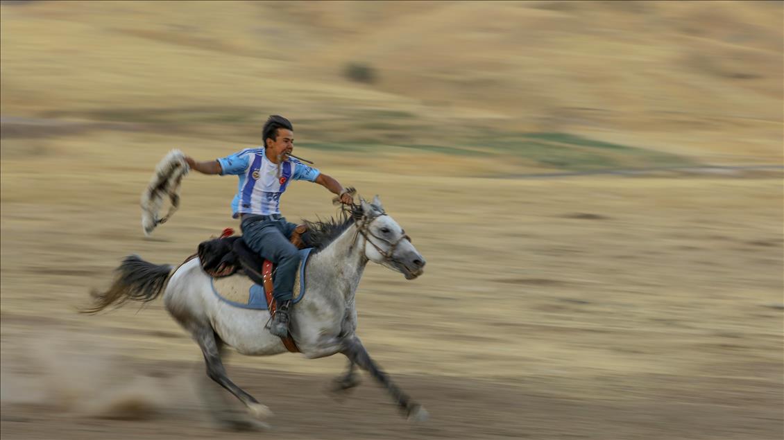 Kyrgyz Turks playing Buzkashi