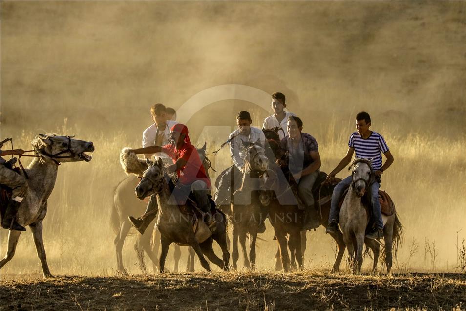 Kyrgyz Turks playing Buzkashi