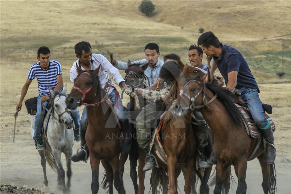 Kyrgyz Turks playing Buzkashi