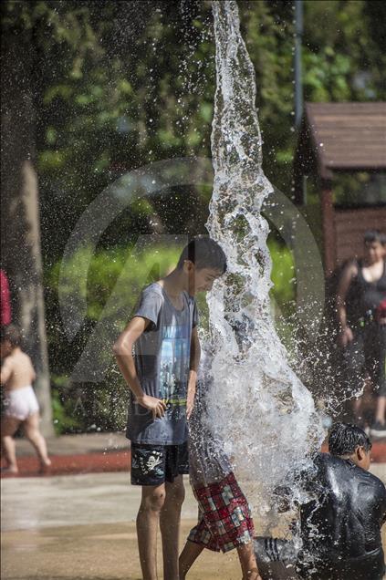 Gaziantep'te çocuklar "su oyunu parkı"nda serinliyor