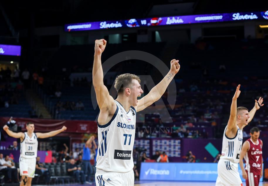 Slovenia vs Latvia dalam Perempatfinal FIBA Eurobasket 2017 