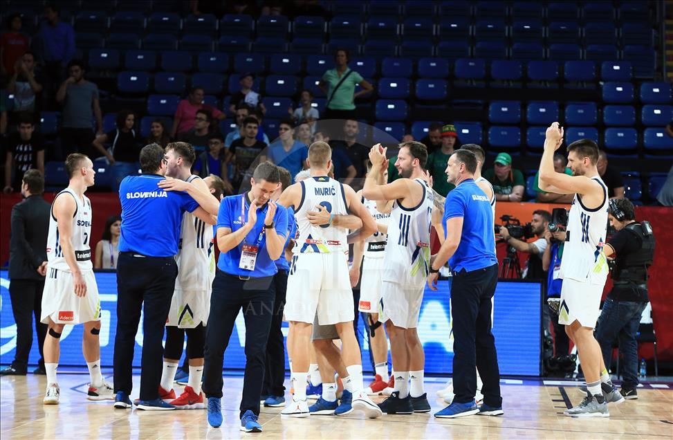 Slovenia vs Latvia dalam Perempatfinal FIBA Eurobasket 2017 