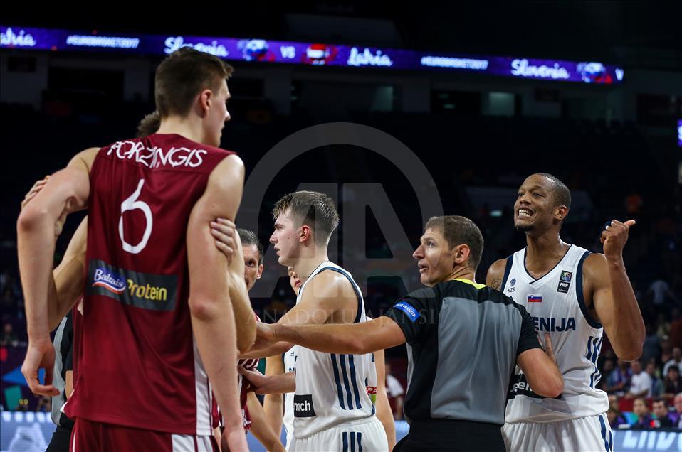 Slovenia vs Latvia dalam Perempatfinal FIBA Eurobasket 2017 