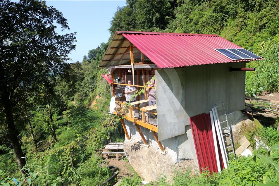 16 metrekare taş üzerine ev yaptı