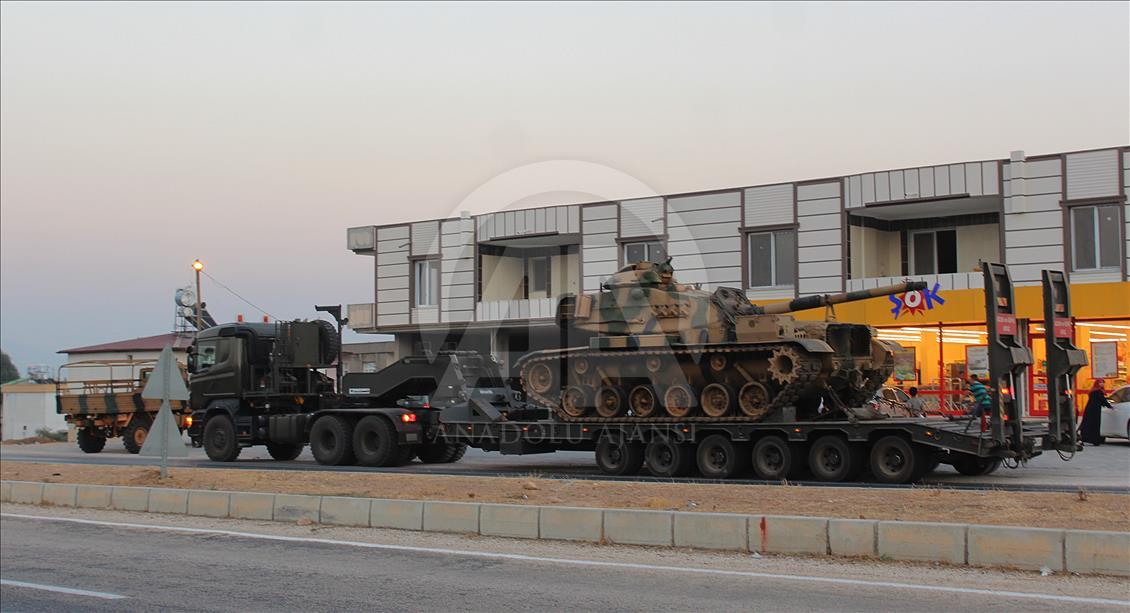 Des chars supplémentaires turcs arrivent aux frontières avec la Syrie 
