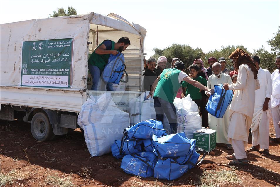 L’IHH turque distribue des aides saoudiennes à des nécessiteux en Syrie
