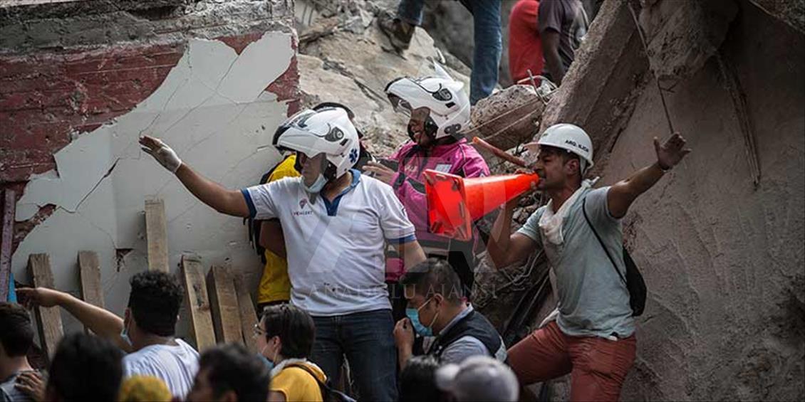 Sismo de magnitud 7.1 en la escala de Richter sacude el centro de México. 