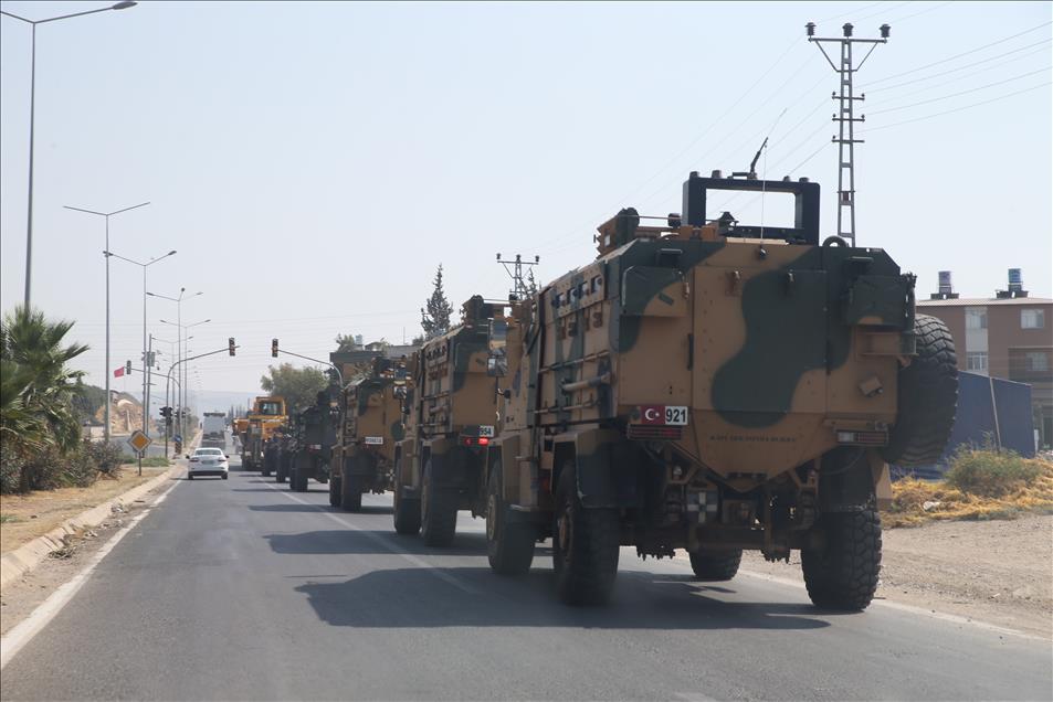 Turkey deploys reinforcements along Syrian border