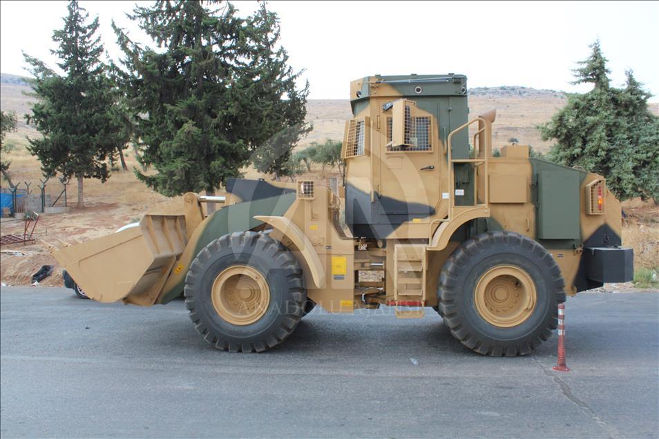 Askeri iş makineleri Cilvegözü Sınır Kapısı'ndan geçti
