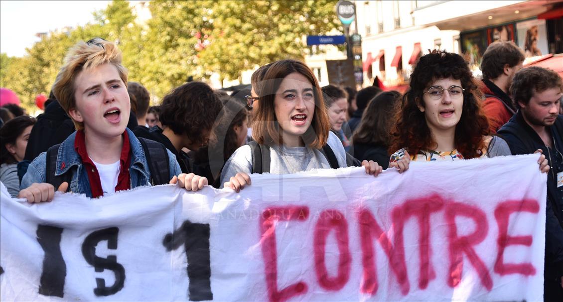 Fransa'da yeni çalışma yasa tasarısı protesto edildi