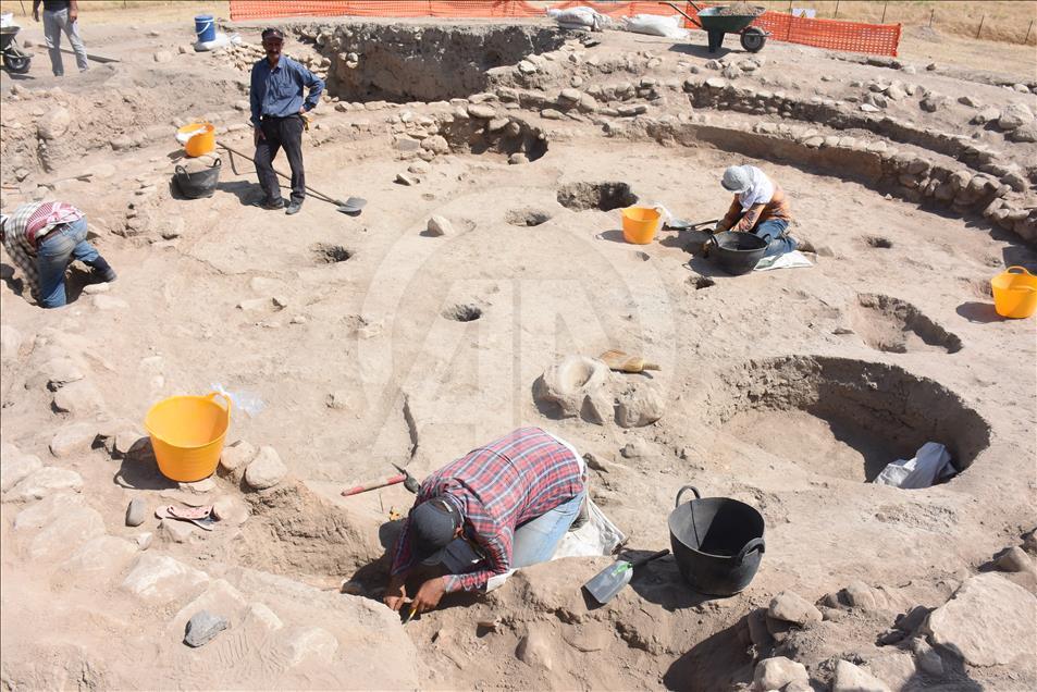 Hasankeyf'te 11 bin 500 yıllık yerleşim yeri bulundu