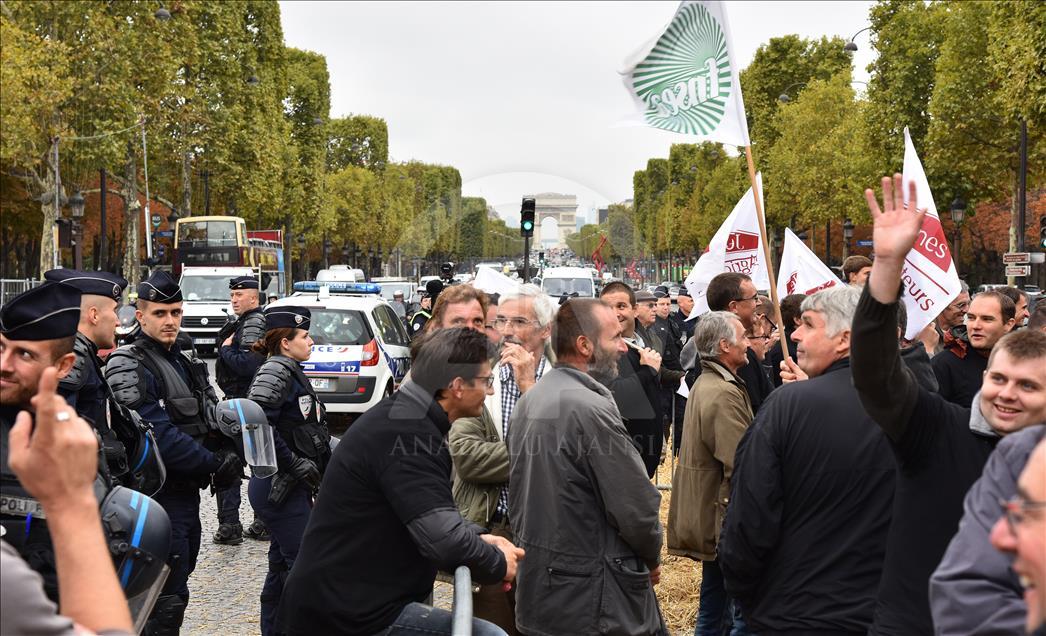 French farmers block Champs Elysees