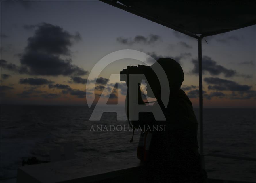 Sahil Güvenlik göçmen kaçakçılarının peşinde
