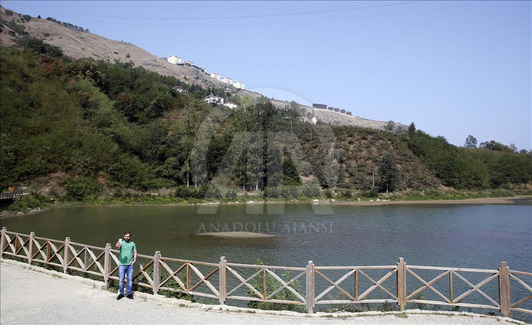 Sera Gölü sonbaharda da cezbediyor