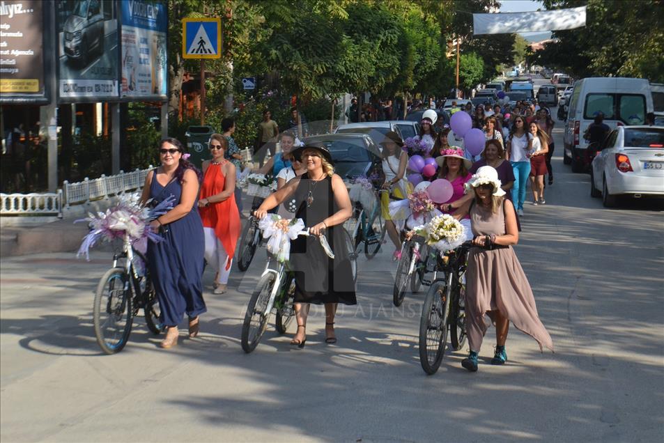 Kadınlar bisiklet kullanımına dikkati çekti
