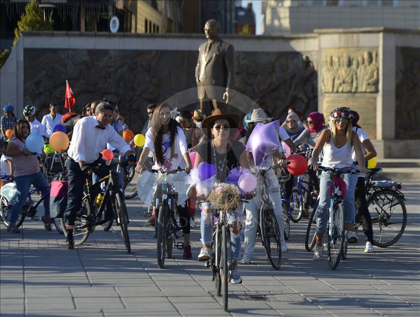 Kayseri'de "Süslü Kadınlar Bisiklet Turu"