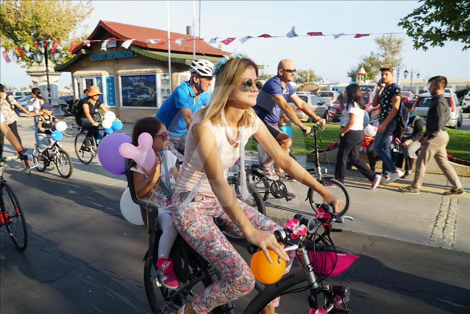 Tekirdağ'da "Süslü Kadınlar Bisiklet Turu"