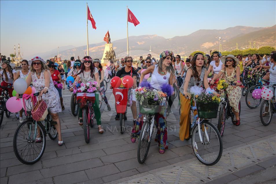 "Süslü kadınlar bisiklet turu"
