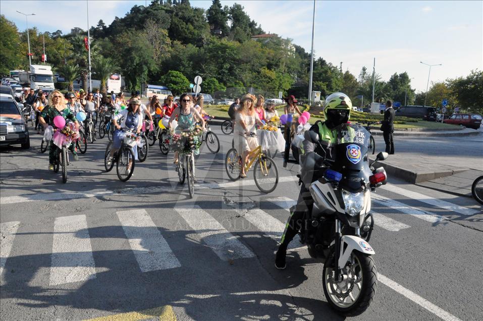 Zonguldak'ta "Süslü Kadınlar Bisiklet Turu" etkinliği