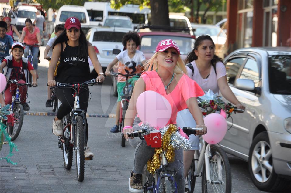 Artvin'de "Süslü Kadınlar Bisiklet Turu"