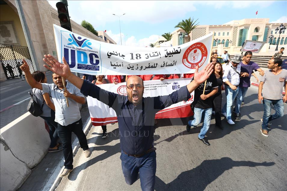 Tunisie : Des chômeurs protestent devant le siège du gouvernement 