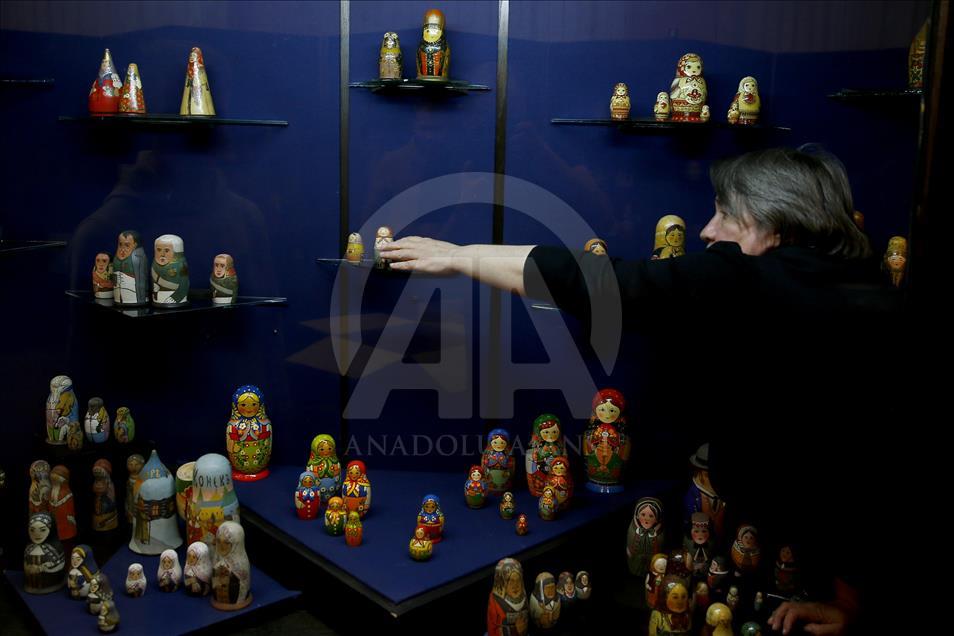 Kukullat matrioshka shndërrohen në ikonë të Rusisë
