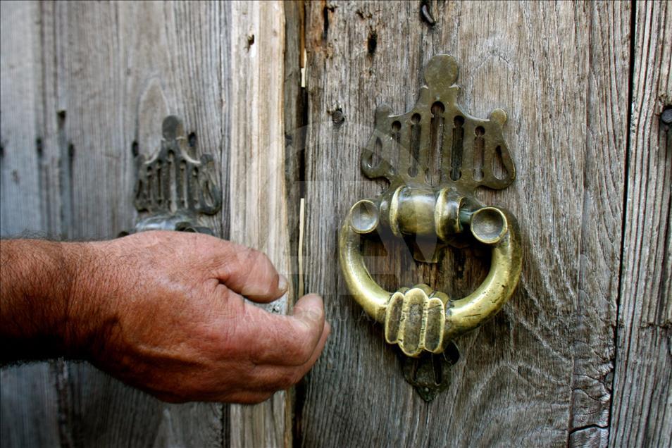 7 asırlık Osmanlı köyünün kapı tokmakları geçmişe götürüyor