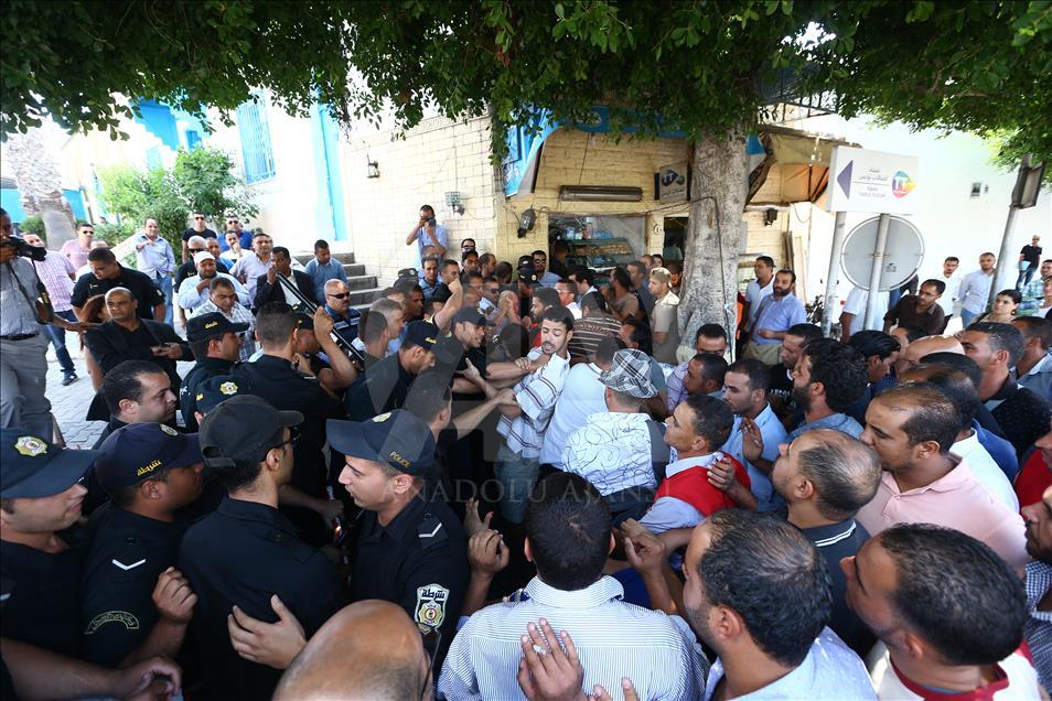 Tunisie : Des chômeurs protestent devant le siège du gouvernement 