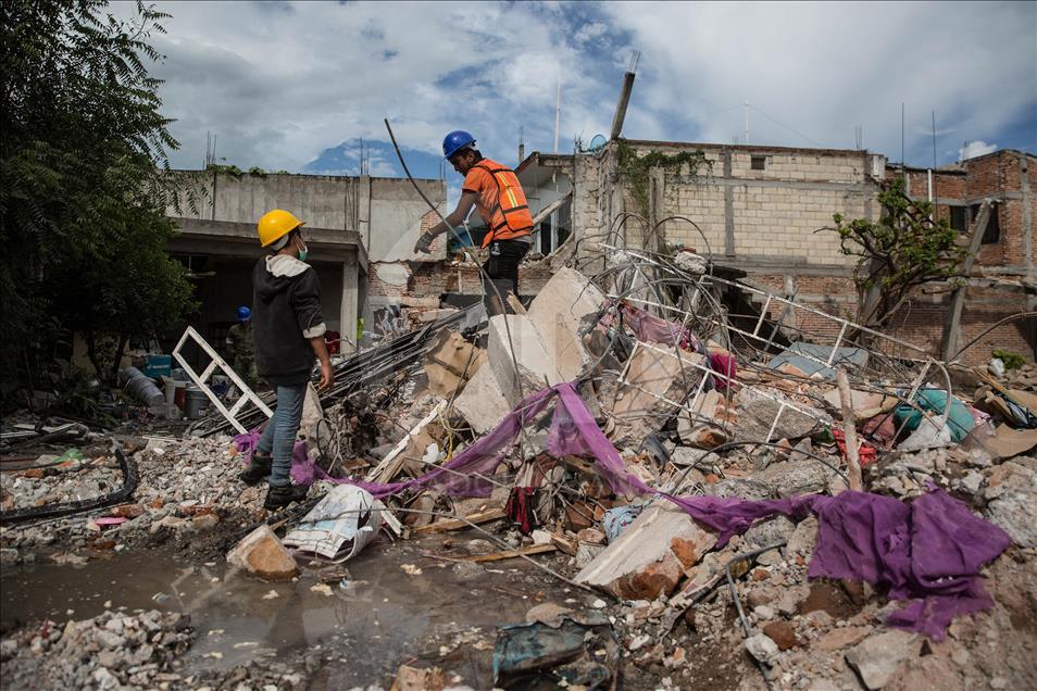 Meksika'da enkaz kaldırma çalışmaları sürüyor 