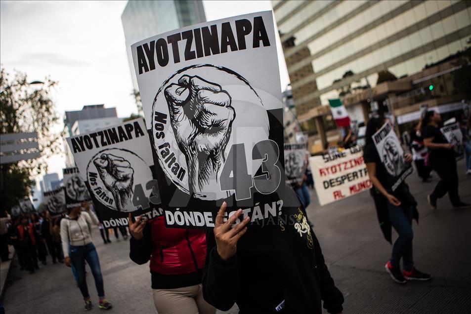 Silent protest marks 3 years since Mexican students disappeared
