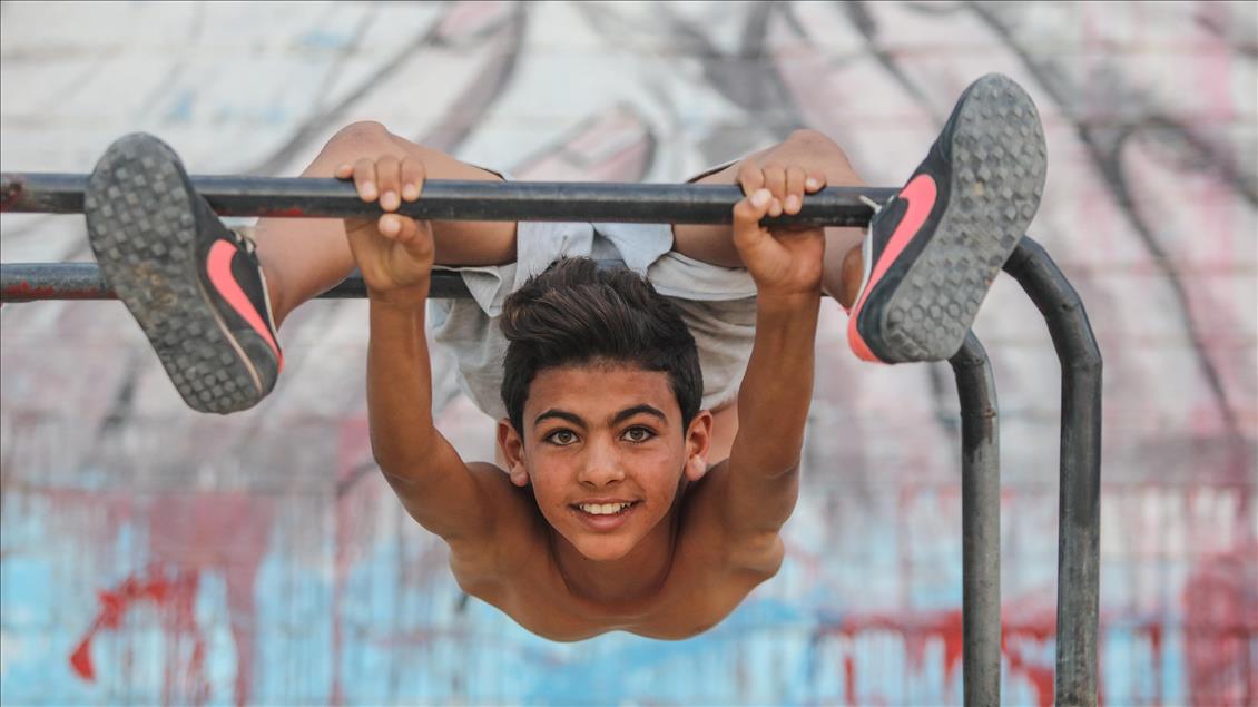 Palestinian contortionist seeking to break the Guinness World Record