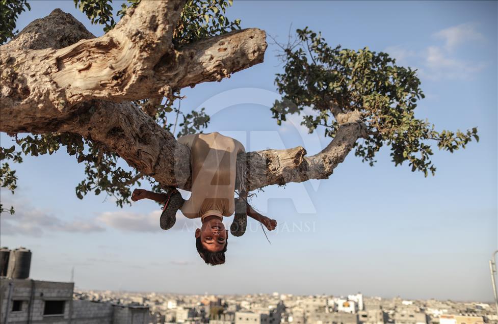 Palestinian contortionist seeking to break the Guinness World Record