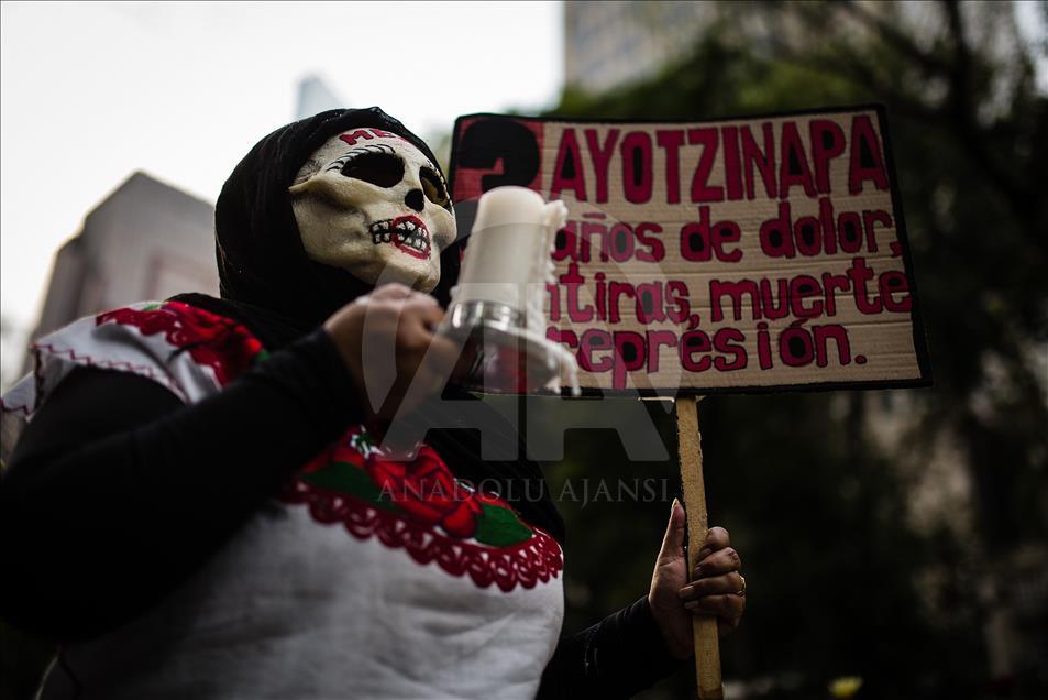 Silent protest marks 3 years since Mexican students disappeared