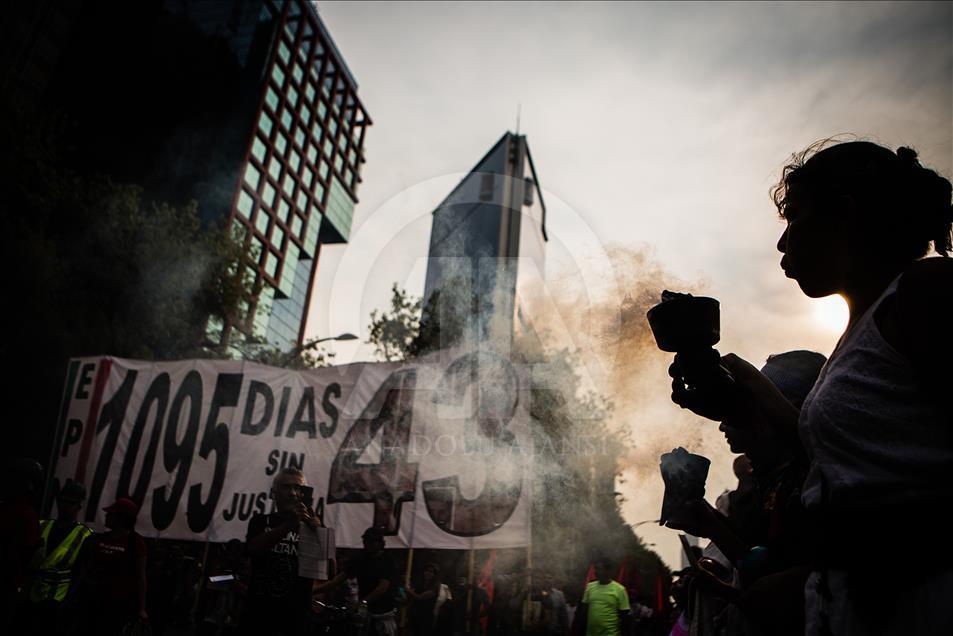 Silent protest marks 3 years since Mexican students disappeared