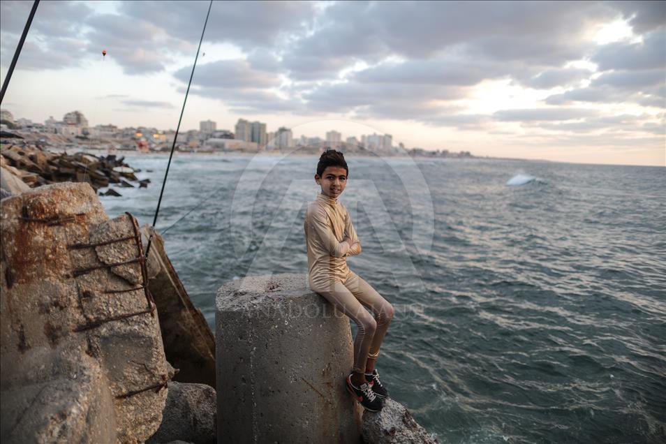 Palestinian contortionist seeking to break the Guinness World Record