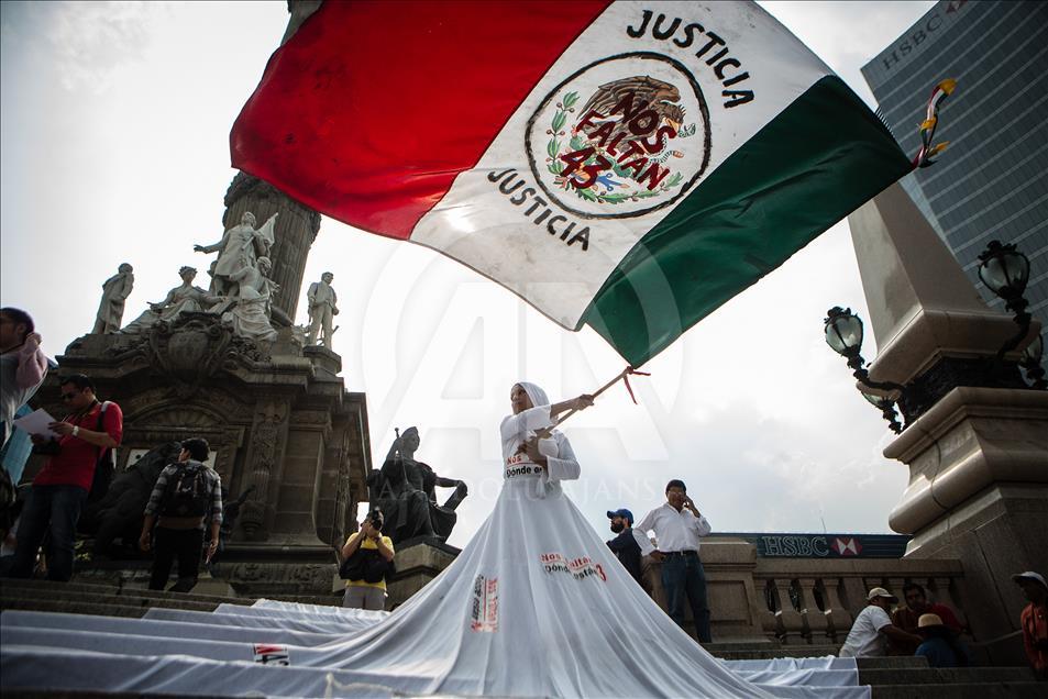Silent protest marks 3 years since Mexican students disappeared