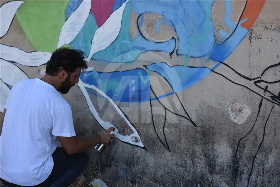 Türk grafiti sanatçılarından Suriye'de anlamlı çizimler