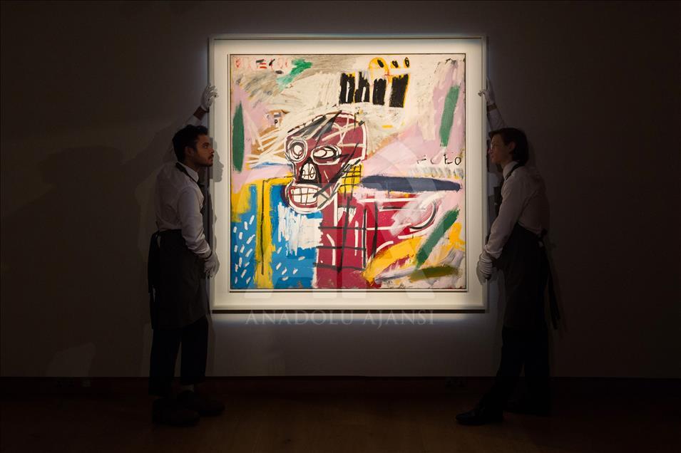 Londra'daki Christie's müzayede evindeki açık artırma