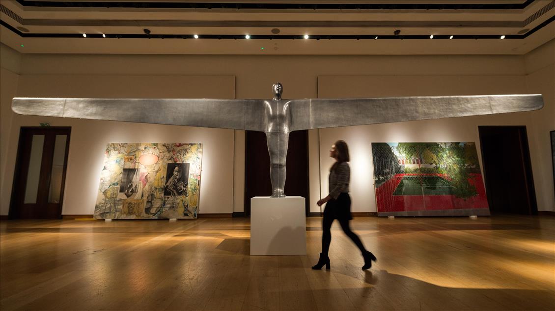 Londra'daki Christie's müzayede evindeki açık artırma