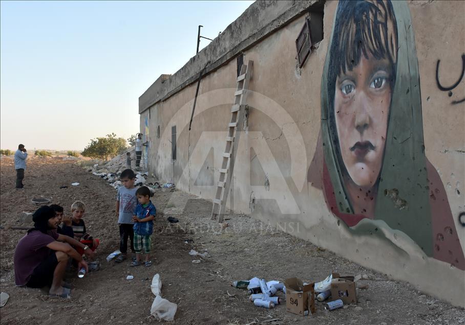 Türk grafiti sanatçılarından Suriye'de anlamlı çizimler