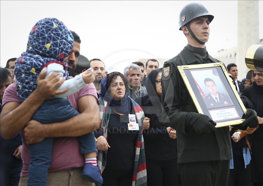 Şehit Yüzbaşı Erdal son yolculuğuna uğurlandı