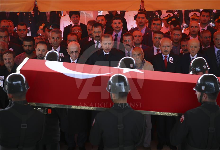 Şehit Yüzbaşı Erdal son yolculuğuna uğurlandı