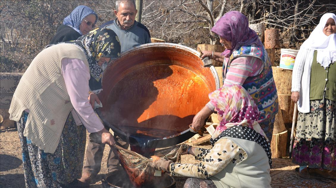 Toroslar'dan sofralara uzanan lezzet "andız pekmezi"