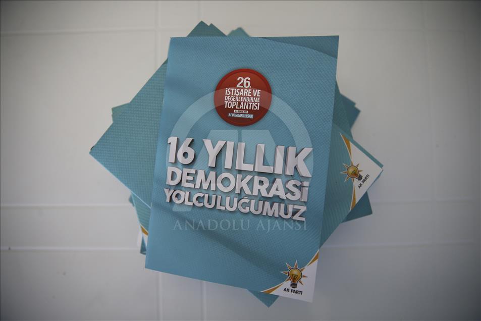 AK Parti'den "16 yıllık Demokrasi Yolculuğumuz" kitapçığı
