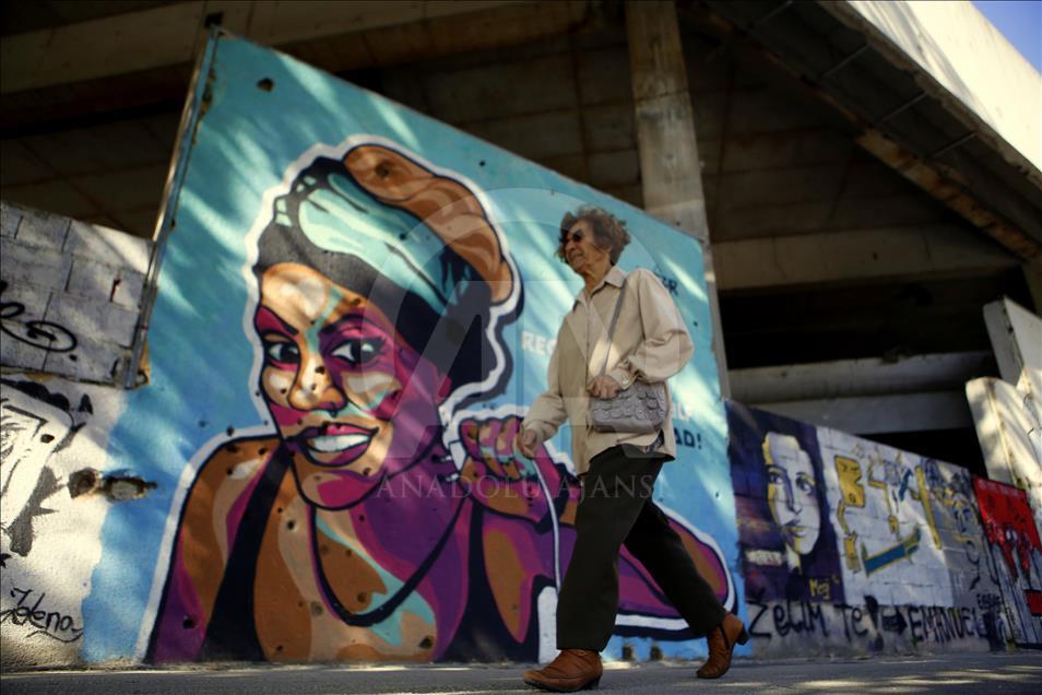« Le Graffiti » pour effacer les stigmates de la guerre à «Mostar» de Bosnie