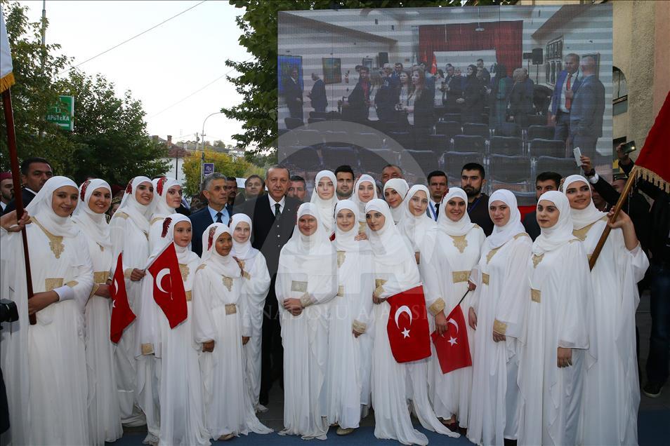 Turkish President Erdogan warmly welcomed in Novi Pazar