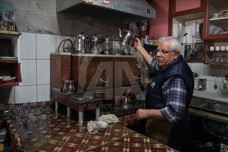 Tarihi çarşının 66 yıllık çaycısı