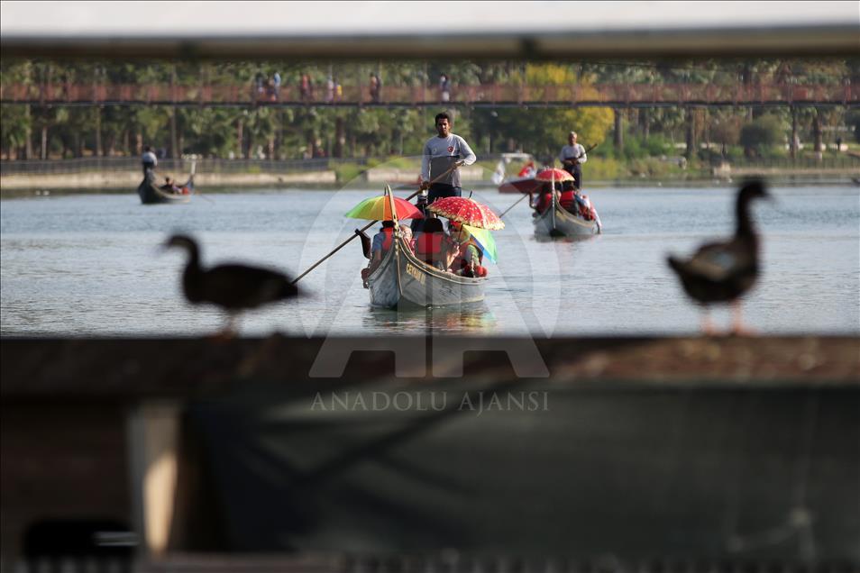 Venedik'teki gondol keyfi Seyhan Nehri'nde