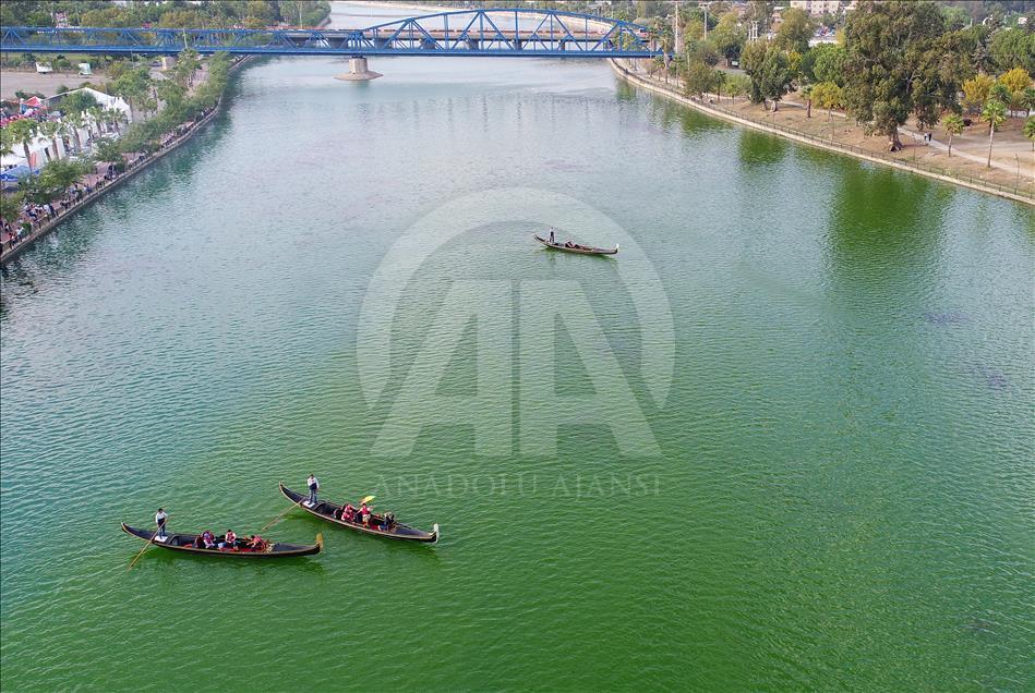 Venedik'teki gondol keyfi Seyhan Nehri'nde